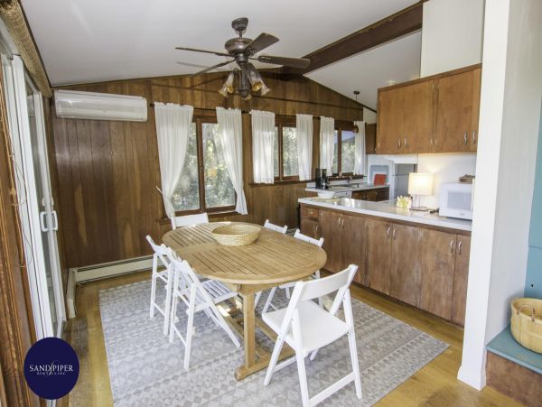 Cape Cod Home 994825