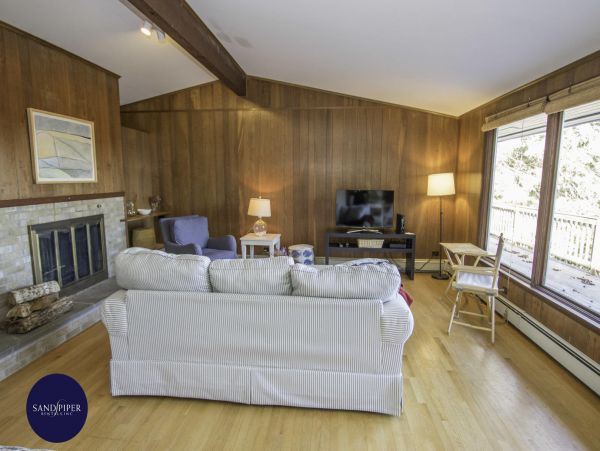 Cape Cod Home 994825