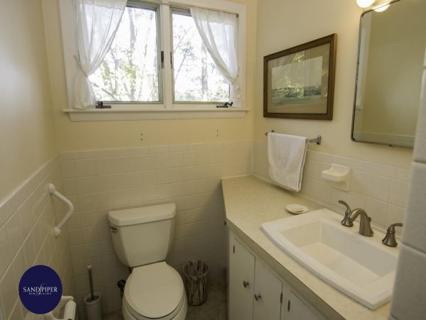 Cape Cod Home 994825