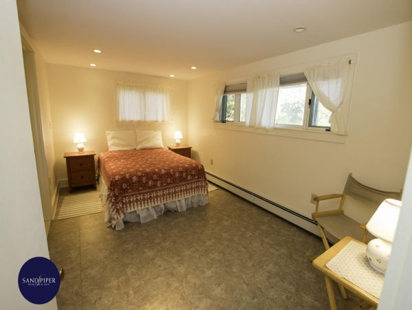 Cape Cod Home 994825