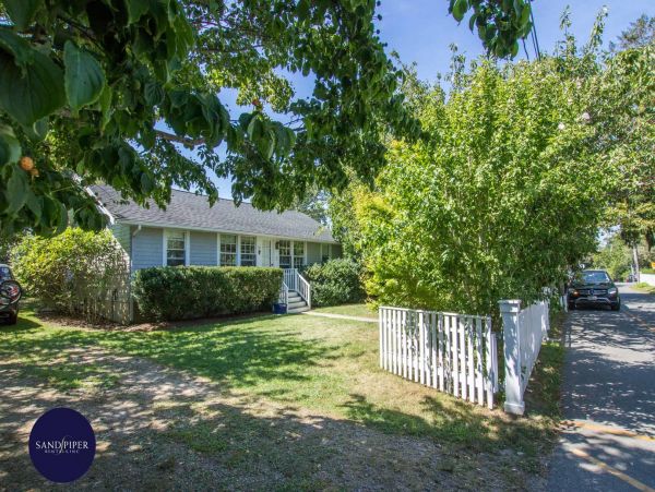 Cape Cod Home 994826