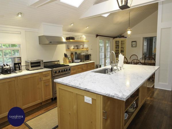 Cape Cod Home 994826