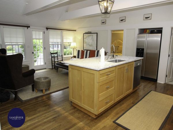 Cape Cod Home 994826