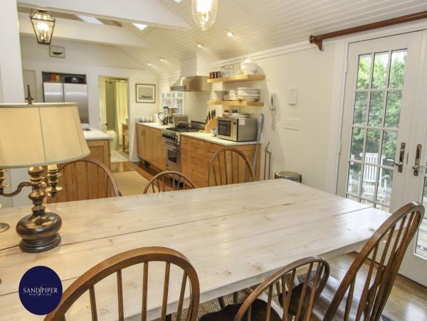 Cape Cod Home 994826