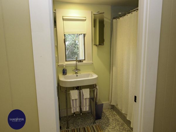 Cape Cod Home 994826