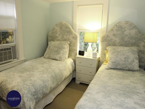 Cape Cod Home 994826