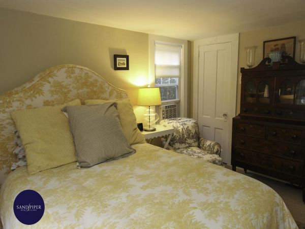 Cape Cod Home 994826