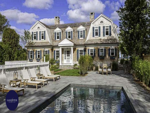 Cape Cod Home 994828