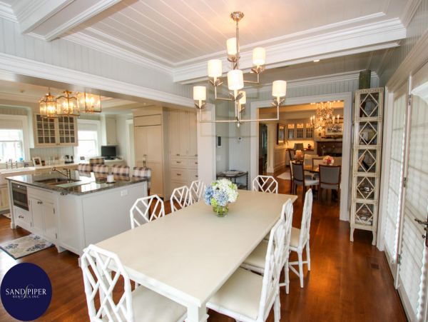 Cape Cod Home 994828