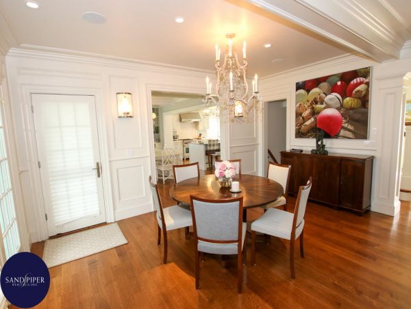 Cape Cod Home 994828