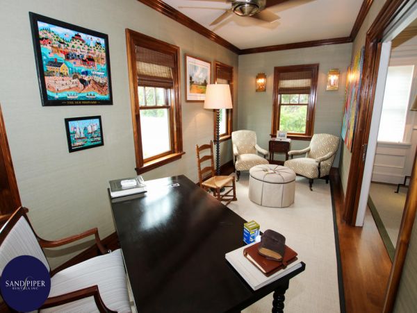 Cape Cod Home 994828