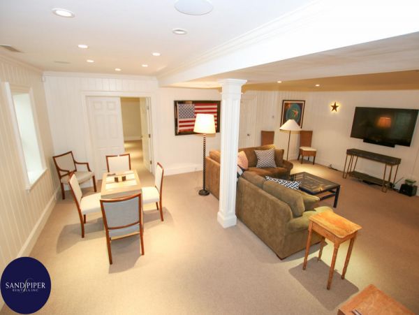 Cape Cod Home 994828
