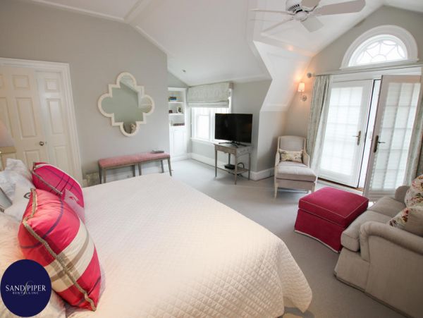 Cape Cod Home 994828