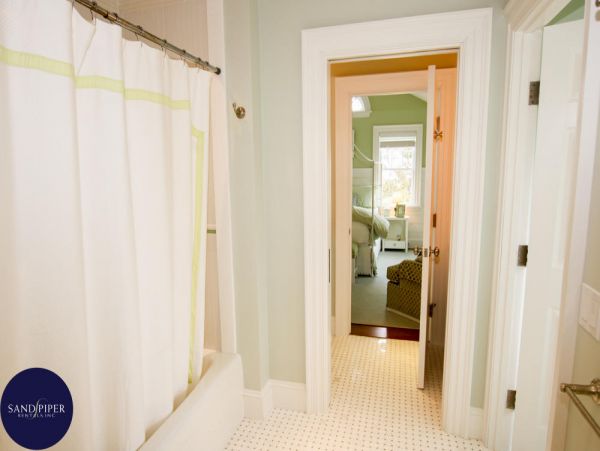 Cape Cod Home 994828