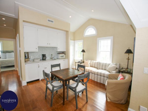 Cape Cod Home 994828