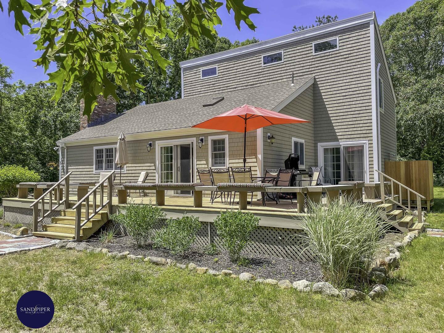 Cape Cod Home 994829