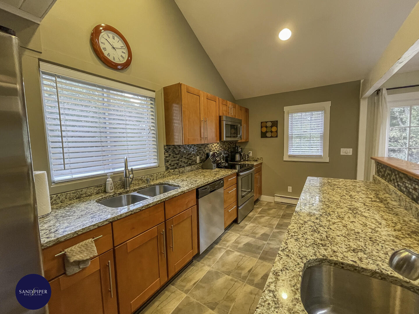 Cape Cod Home 994829