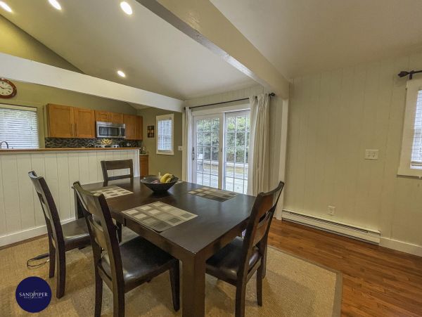 Cape Cod Home 994829