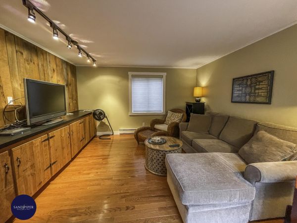 Cape Cod Home 994829