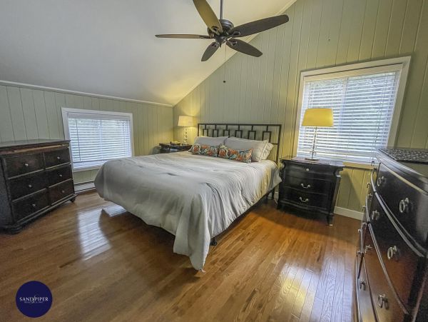 Cape Cod Home 994829