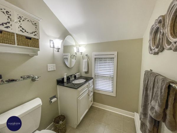 Cape Cod Home 994829