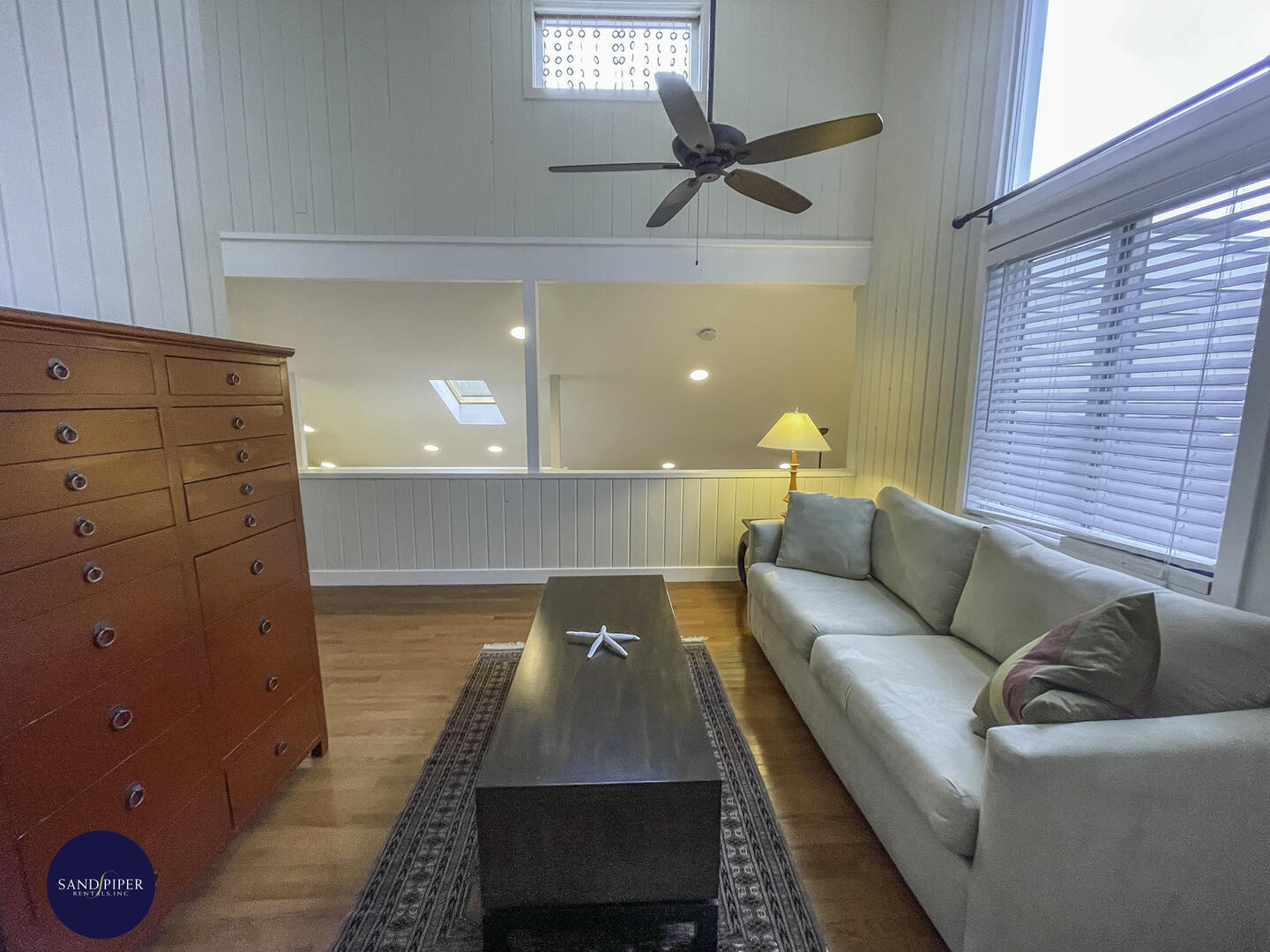 Cape Cod Home 994829