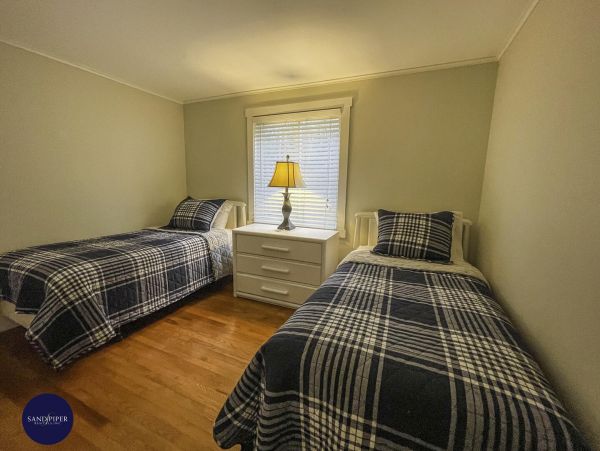 Cape Cod Home 994829