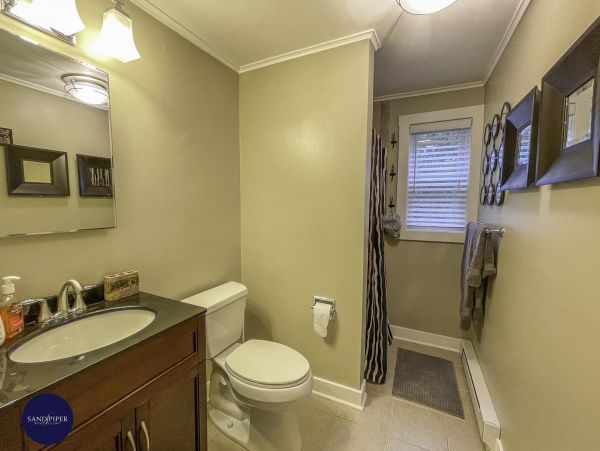 Cape Cod Home 994829