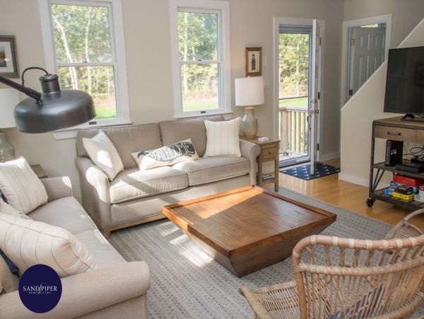 Cape Cod Home 994830