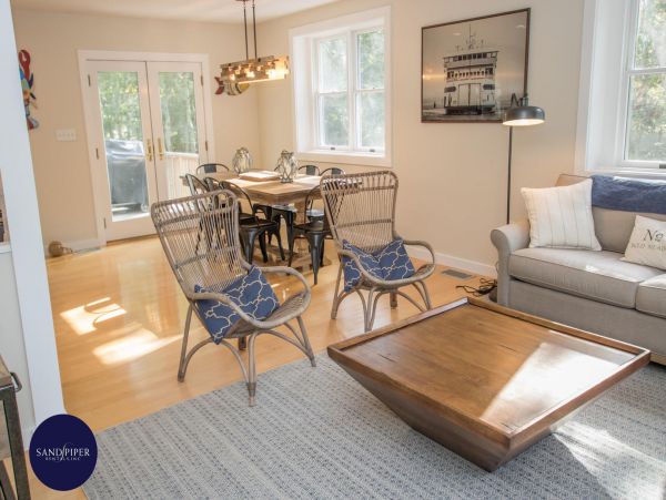 Cape Cod Home 994830
