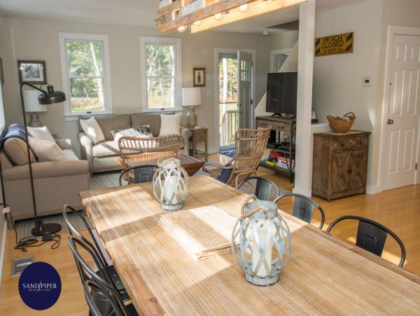 Cape Cod Home 994830
