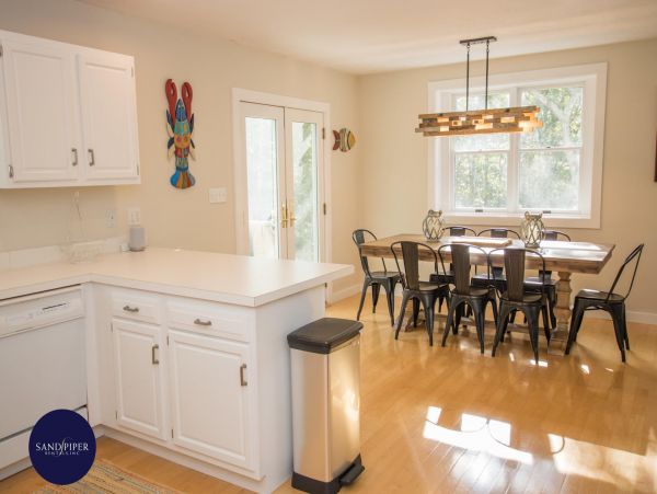 Cape Cod Home 994830