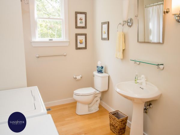 Cape Cod Home 994830