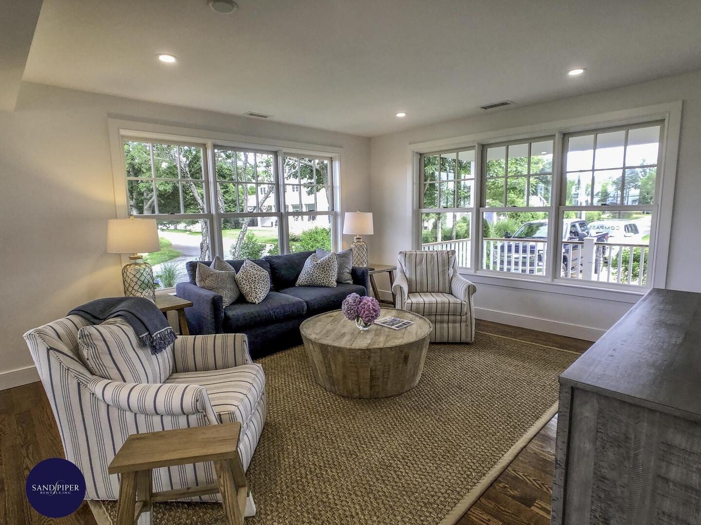 Cape Cod Home 994831