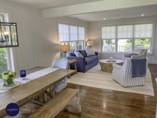Cape Cod Home 994831