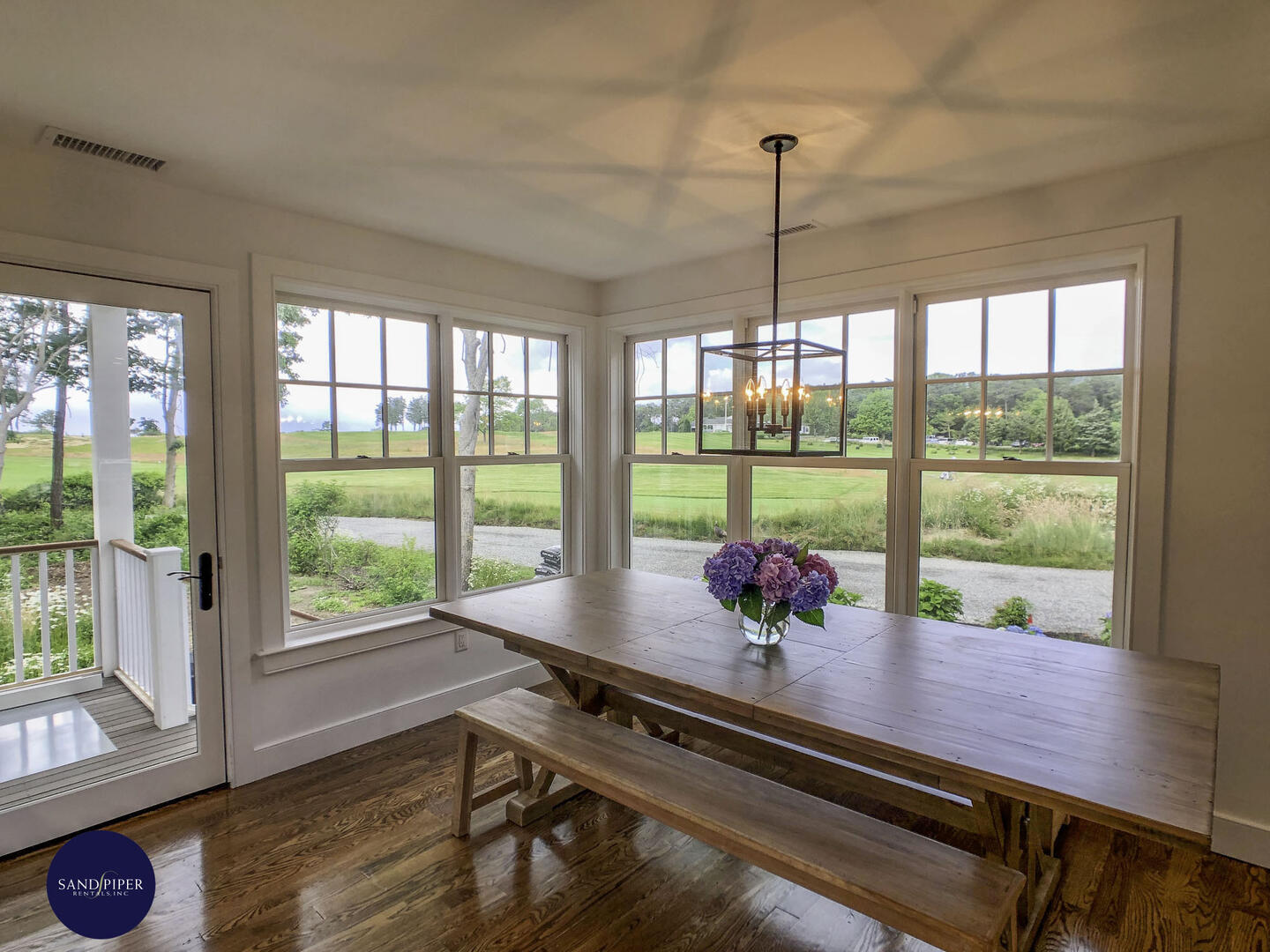 Cape Cod Home 994831