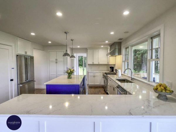 Cape Cod Home 994831