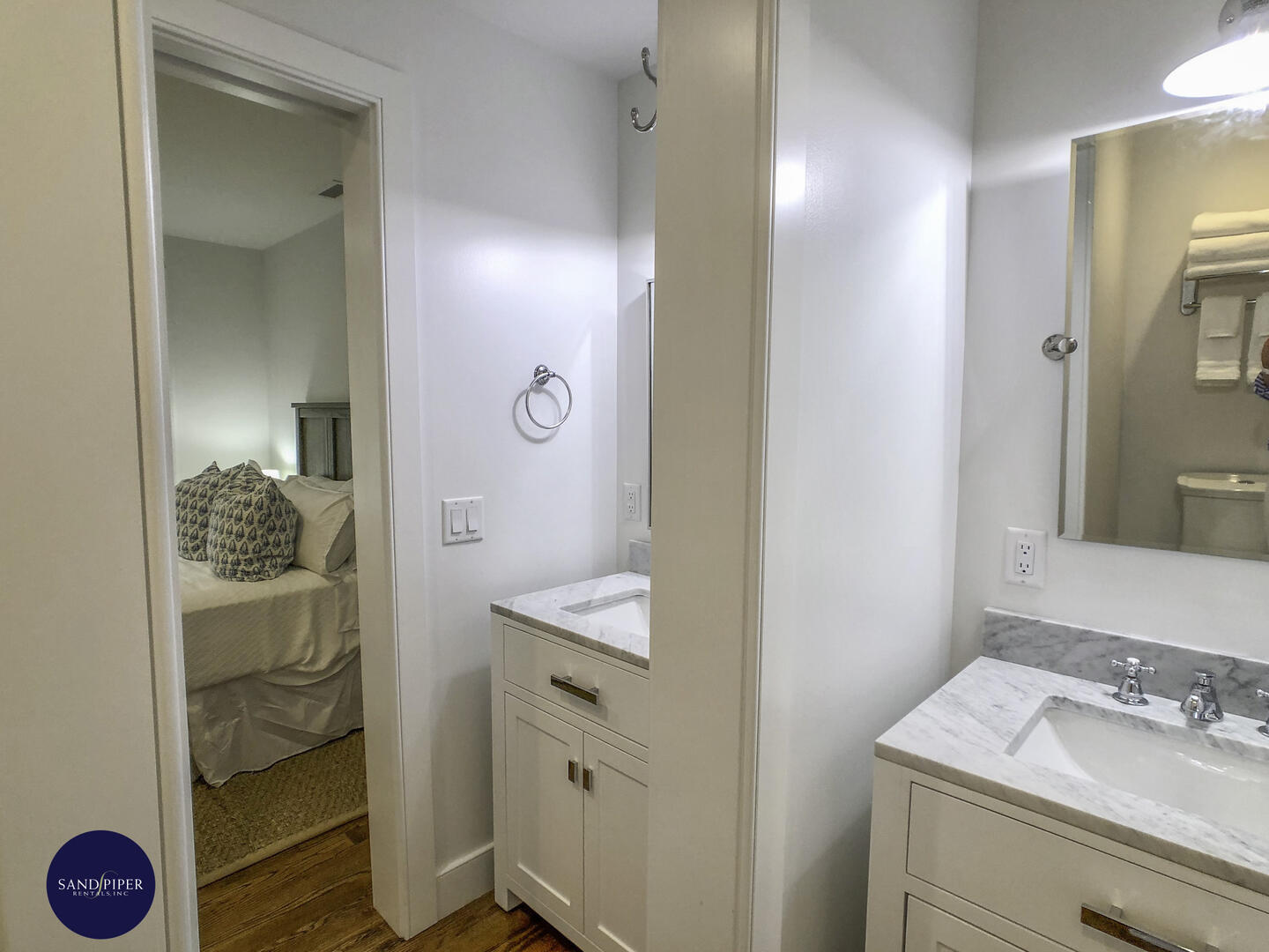 Cape Cod Home 994831