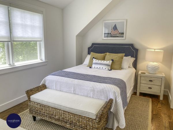 Cape Cod Home 994831