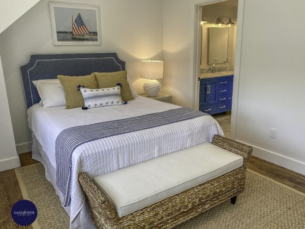 Cape Cod Home 994831