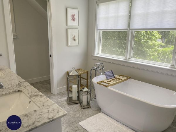 Cape Cod Home 994831