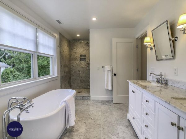 Cape Cod Home 994831