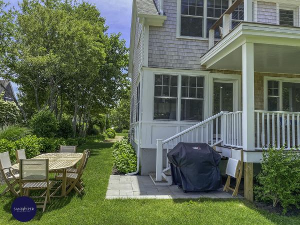 Cape Cod Home 994831