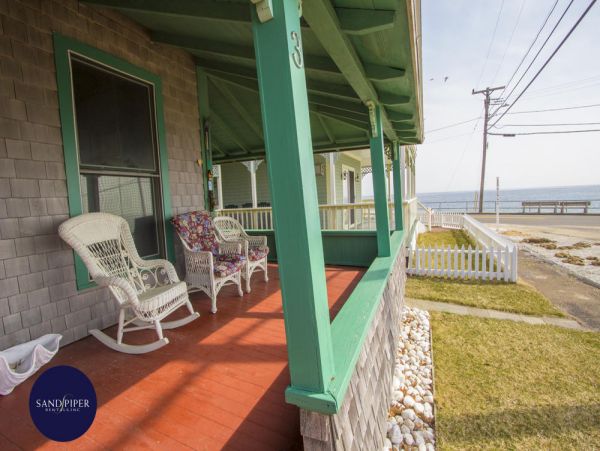 Cape Cod Home 994832