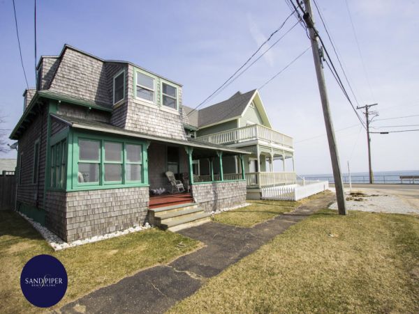 Cape Cod Home 994832