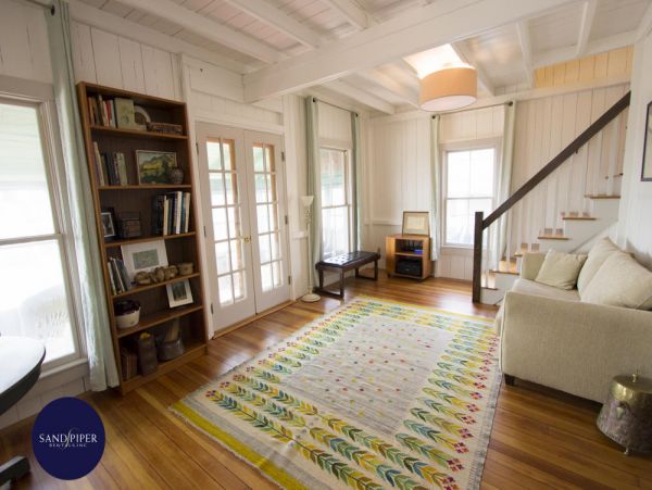Cape Cod Home 994832