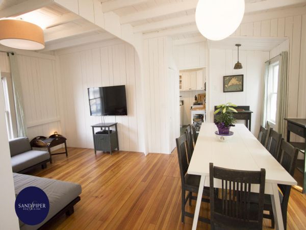 Cape Cod Home 994832