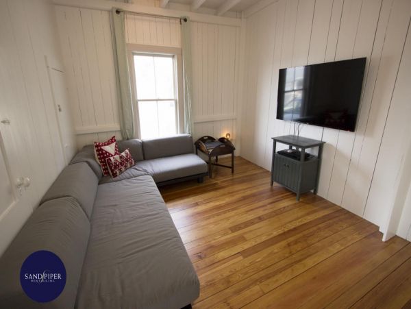 Cape Cod Home 994832