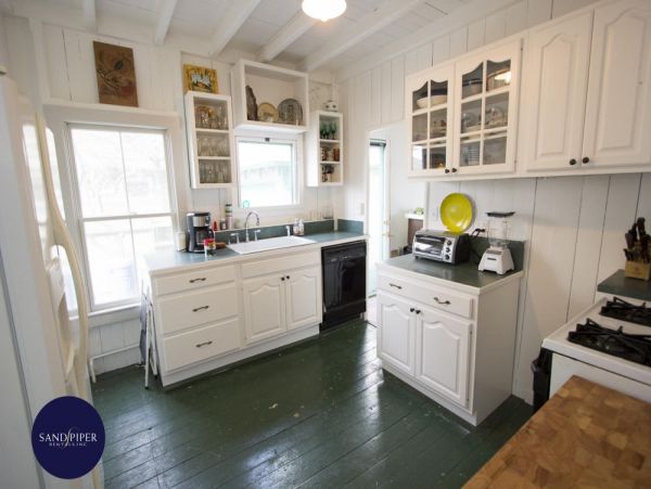 Cape Cod Home 994832