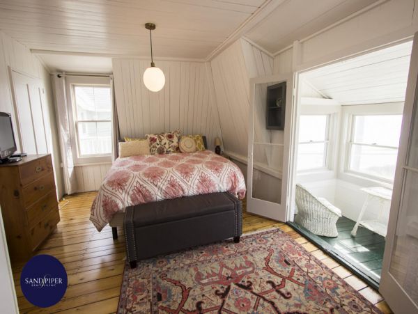 Cape Cod Home 994832
